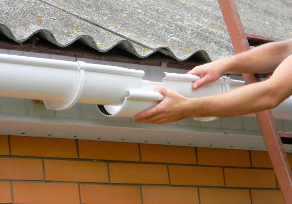 Cost of Gutter Hanging in Fairhope